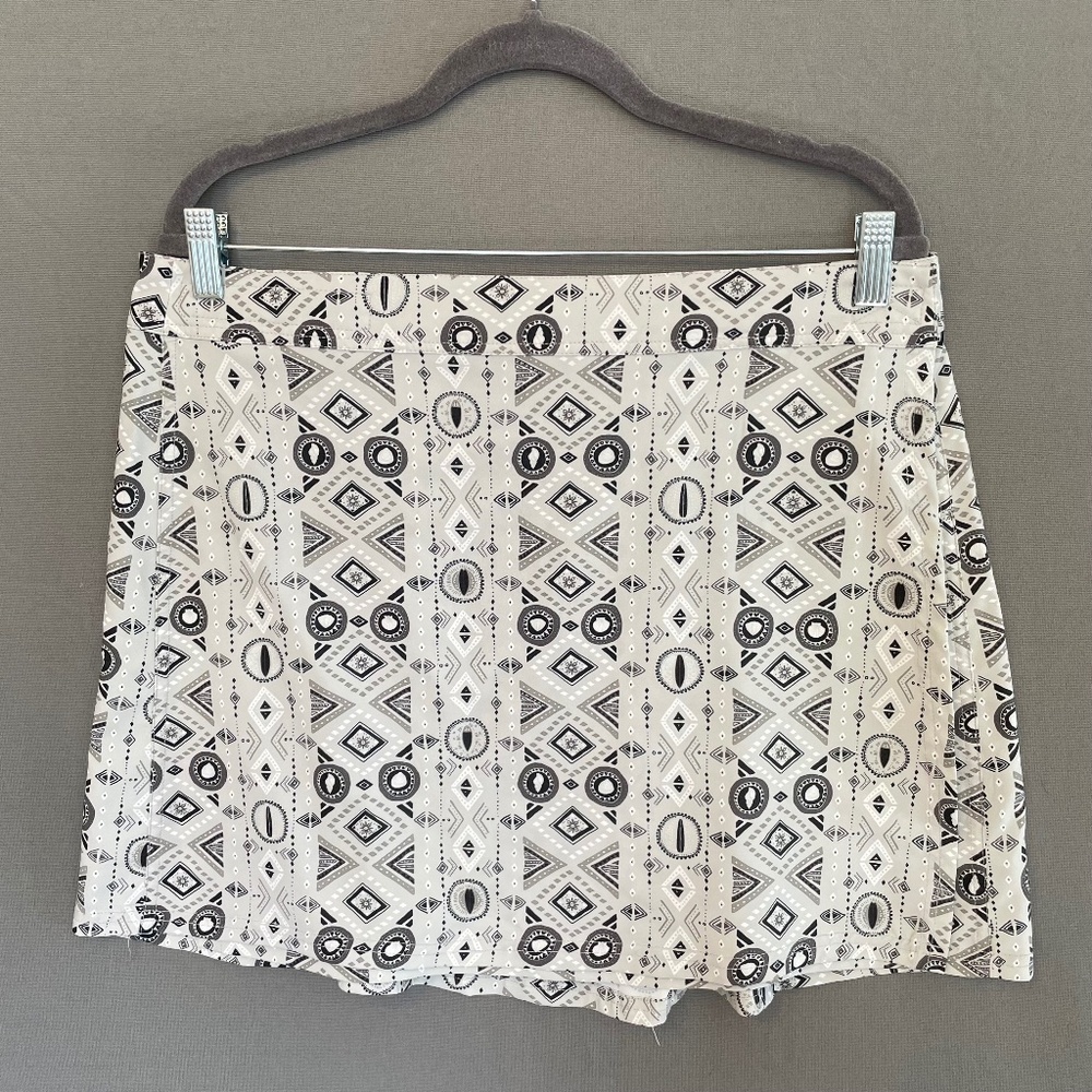 RIPSKIRT HAWAII Women’s Large Coverup Wrap Skirt Gray White Tribal Print